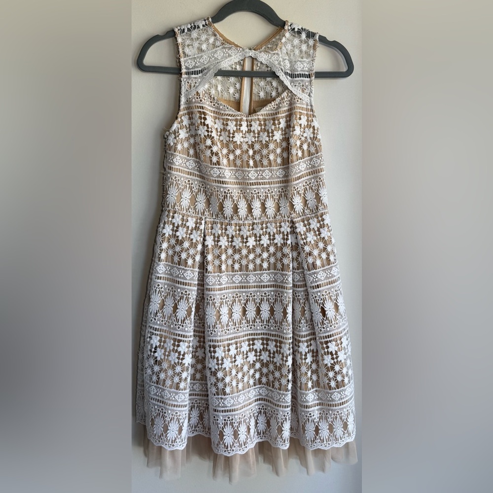 Francesca’s Dress Women’s M White Lace Crochet Overlay Nude Lined Fit Flare